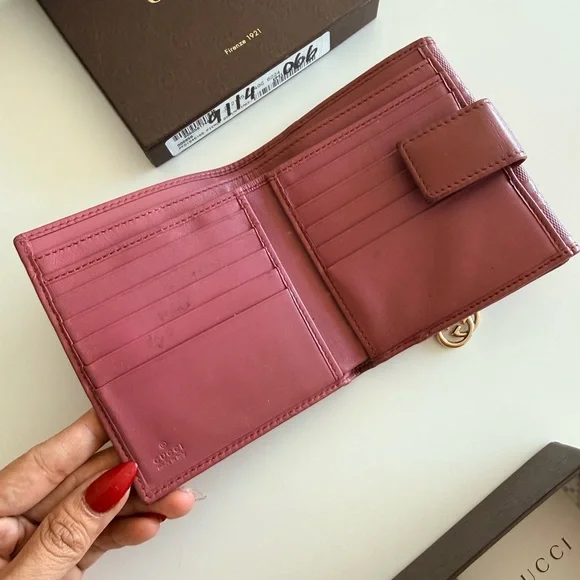 Gucci Women's pink Leather Wallet with Interlocking G Charm - Picture 4 of 7